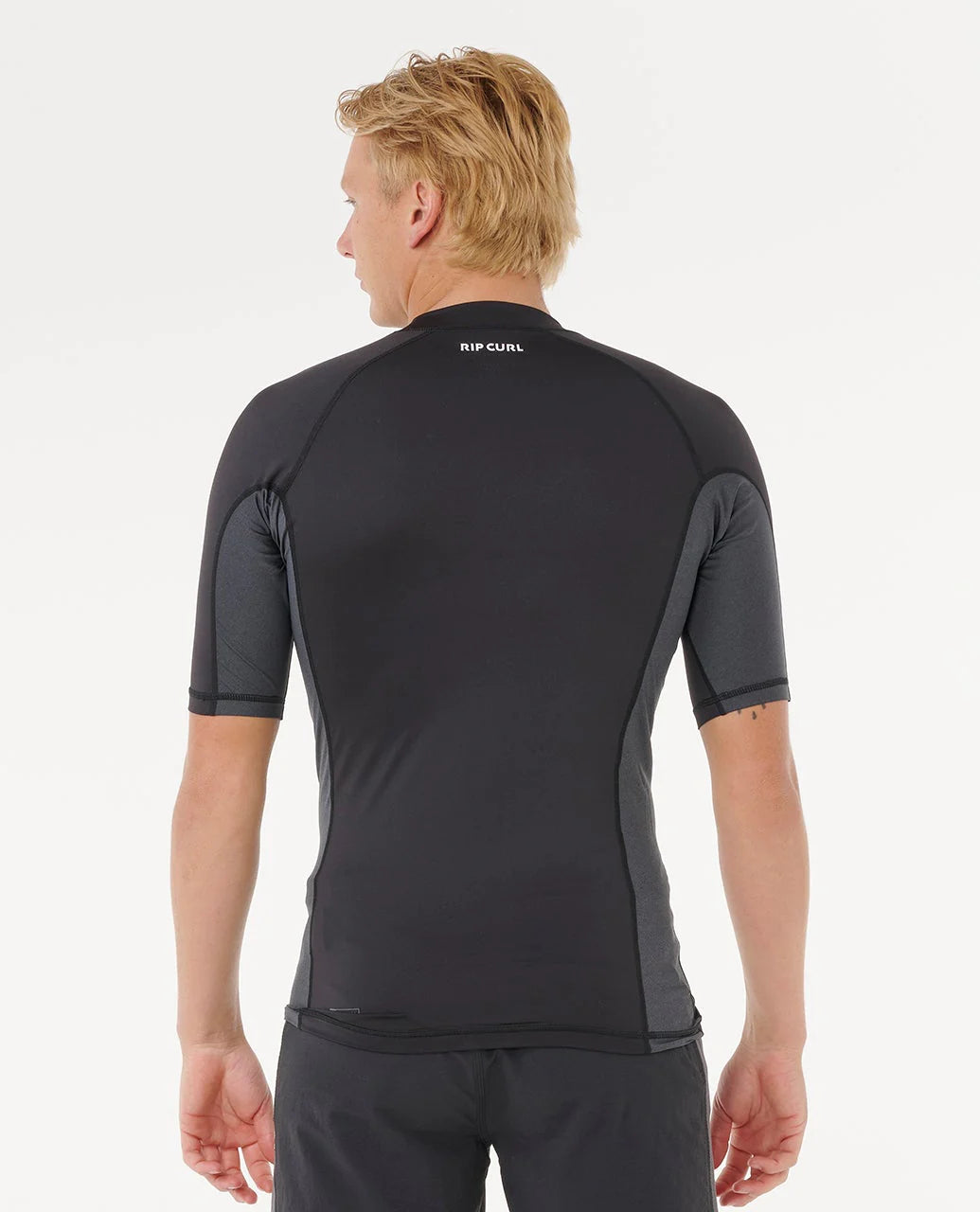 Ripcurl Kurzarm T-Shirt mit 50 UV-Schutz Waves - Black