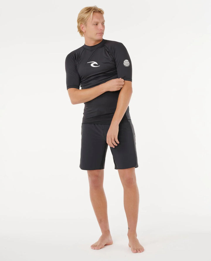 Ripcurl Kurzarm T-Shirt mit 50 UV-Schutz Waves - Black
