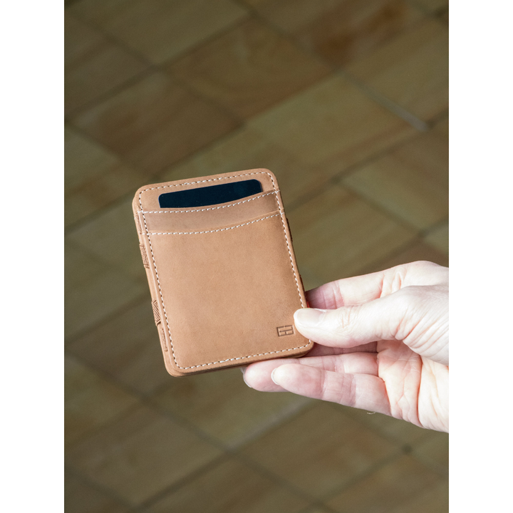 Garzini Magic Wallet - 8 Cards - Camel Brown