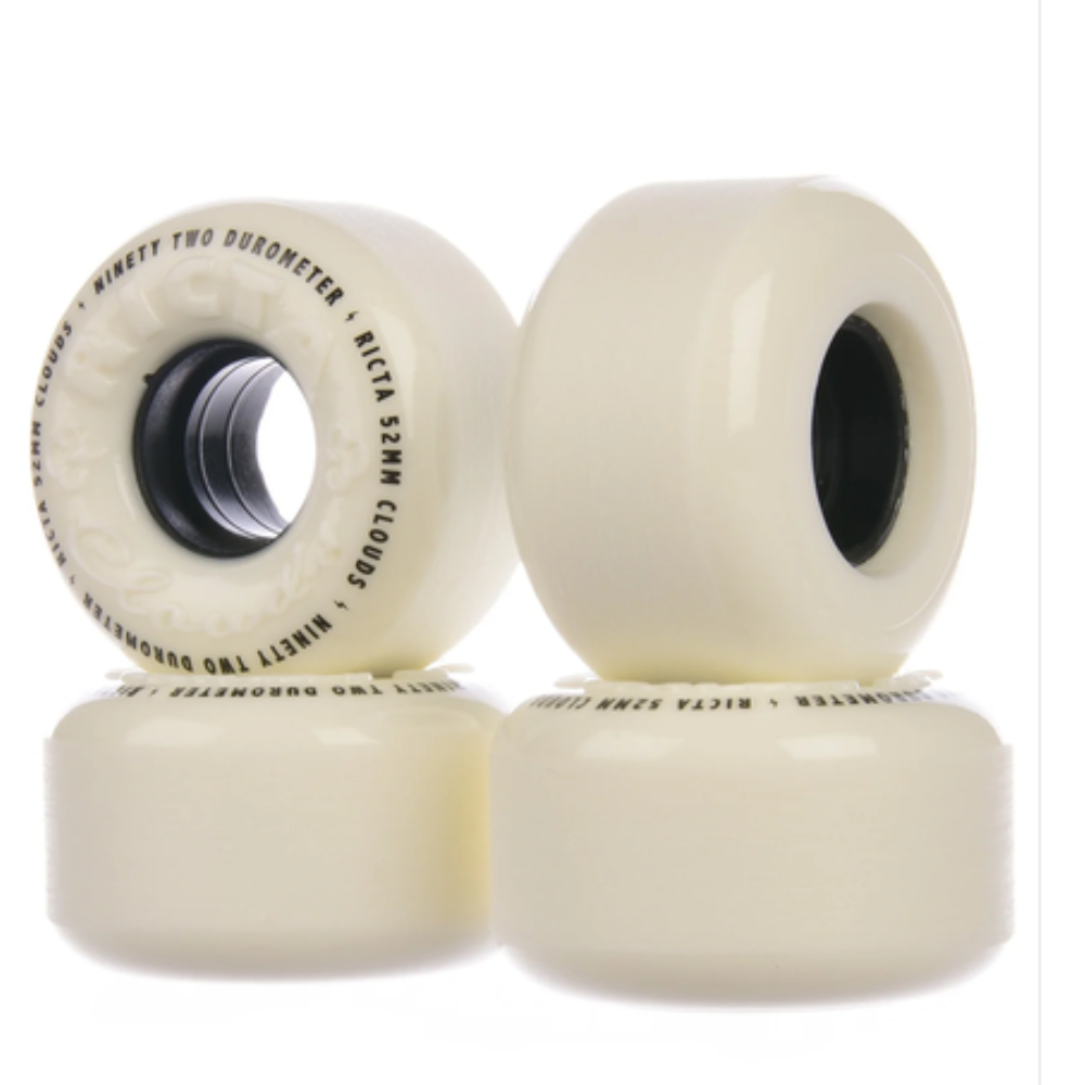 Ricta Wheels 52mm Clouds White 92a Skateboard-Rollen White Black