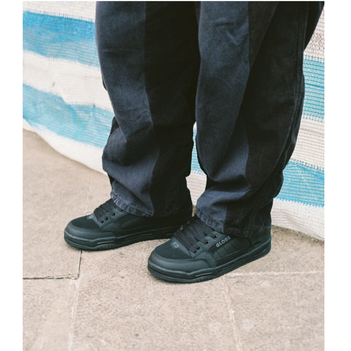 Globe Tilt Shoe - Black Red Tarta