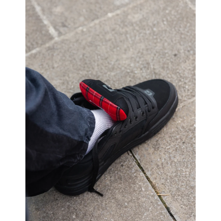 Globe Tilt Shoe - Black Red Tarta