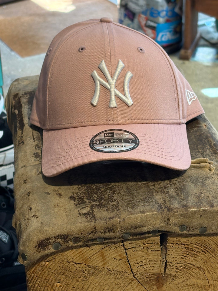NewEra 75516 New York Yankees MLB Colour Essentials Pinke White 9FORTY