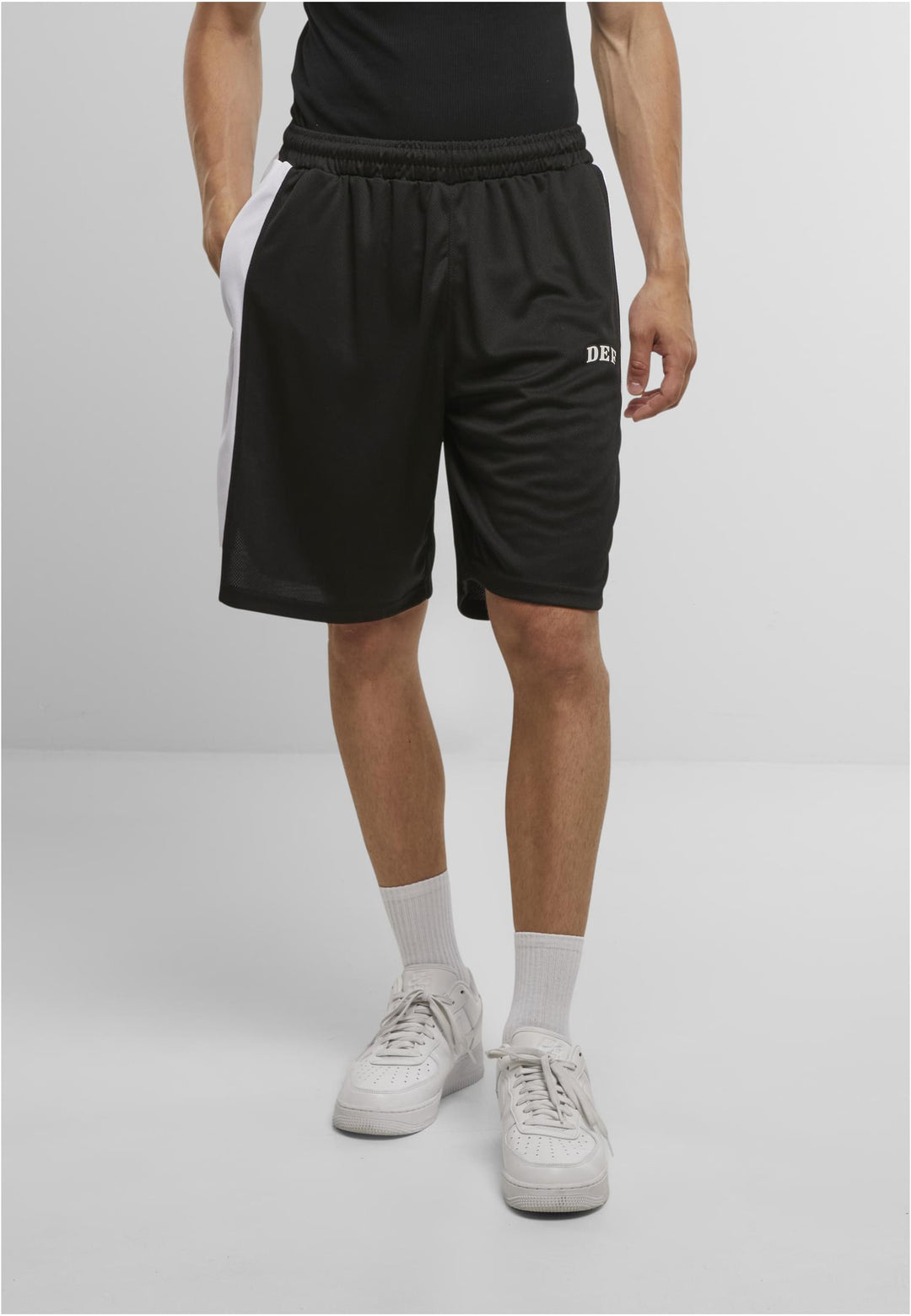 TB 049 Def Stripe Short Black