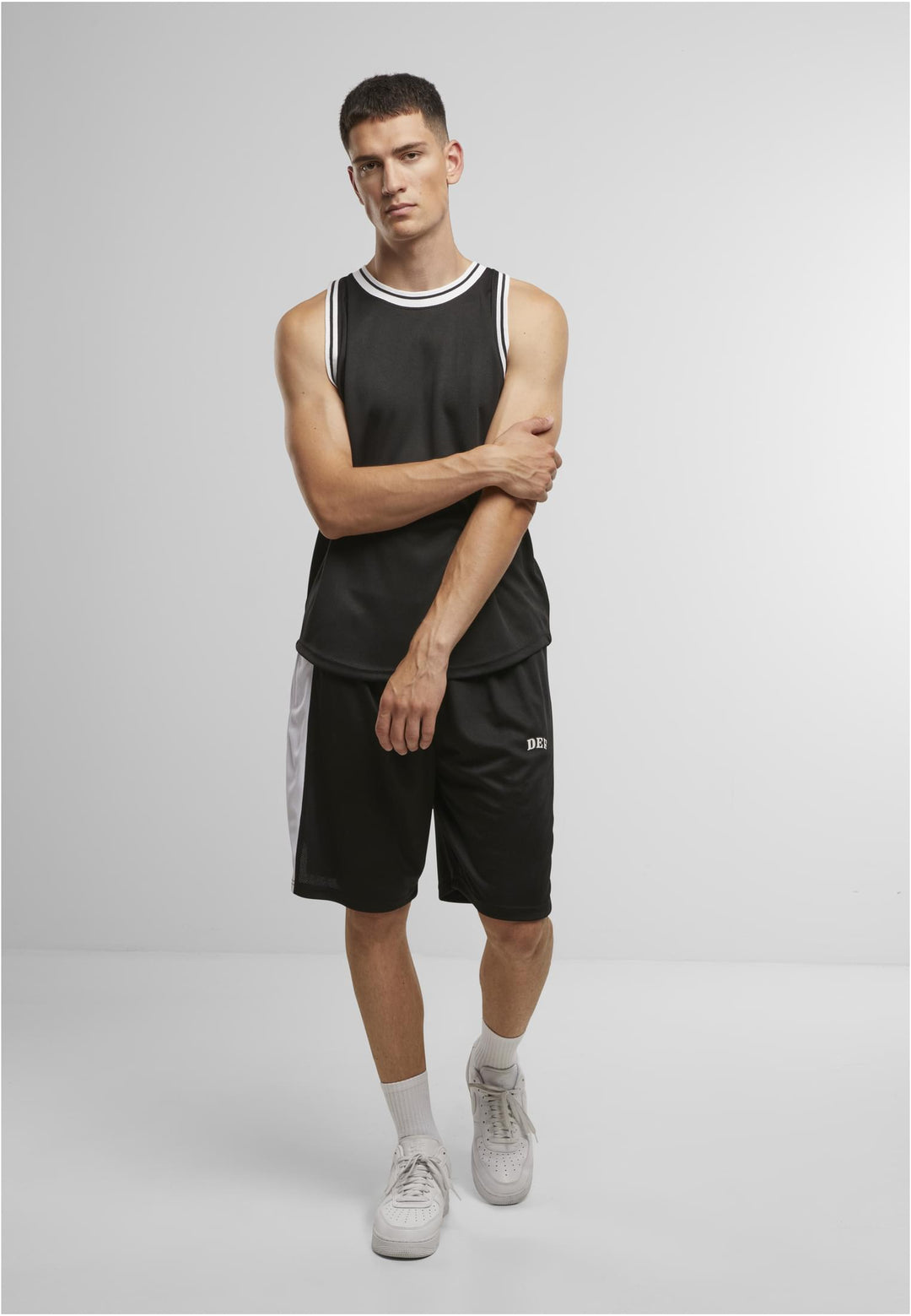 TB 049 Def Stripe Short Black