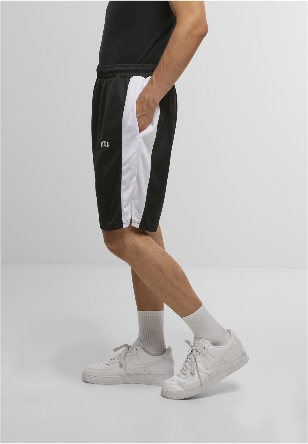 TB 049 Def Stripe Short Black