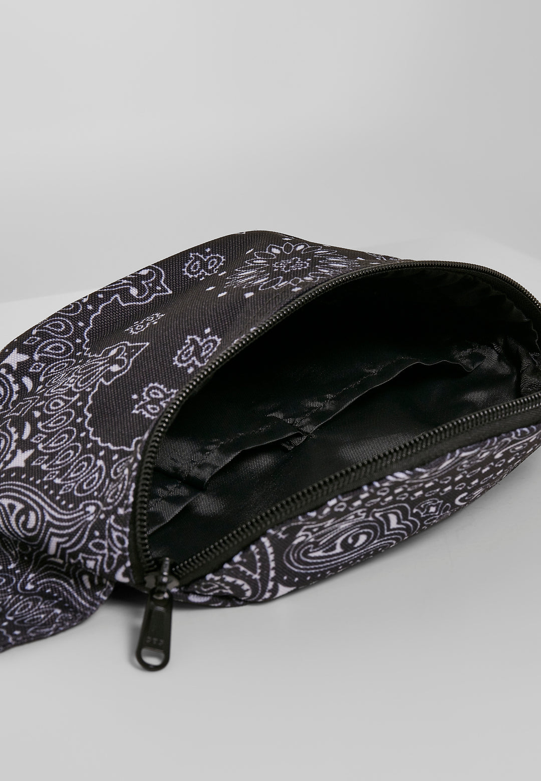 Urban Classics Bandana Print Hip Bag 3565 - Black