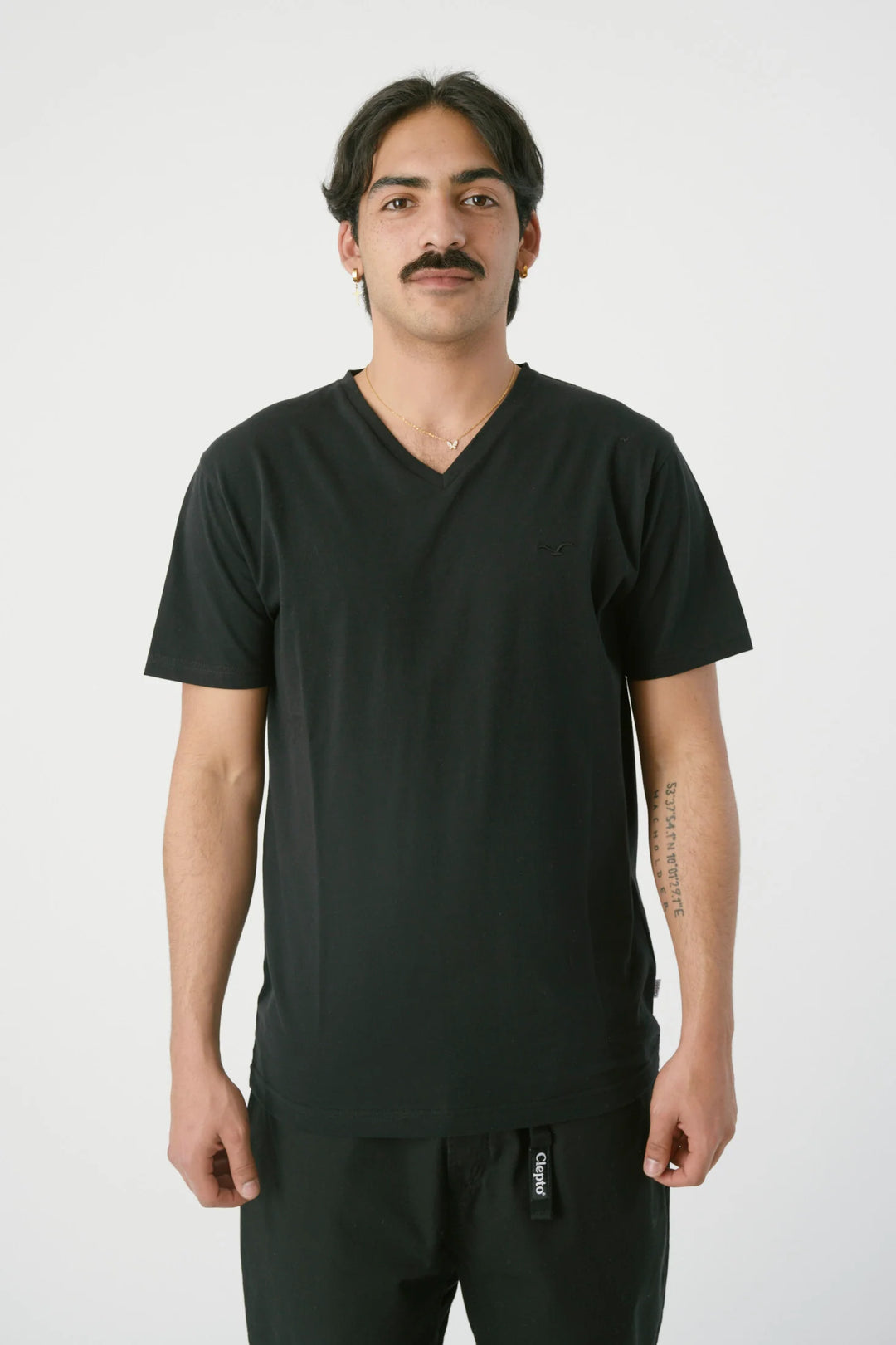 Cleptomanicx Ligull V-Neck Regular Tee - Black